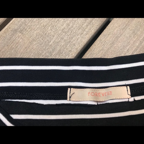 FOREVER 21 Black & White Striped Sleeveless Shirt - Picture 4 of 4